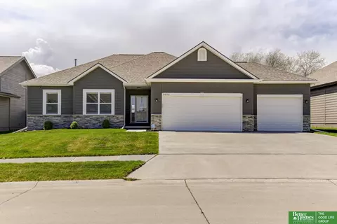 5102 N 210 St, Elkhorn, NE 68022