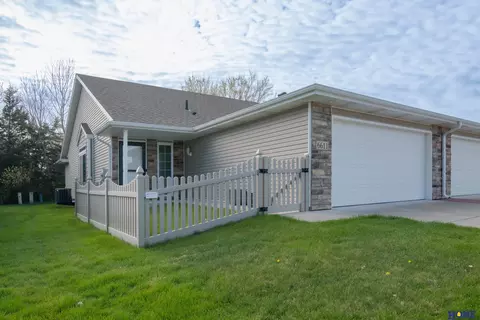 6611 S 59th St, Lincoln, NE 68516