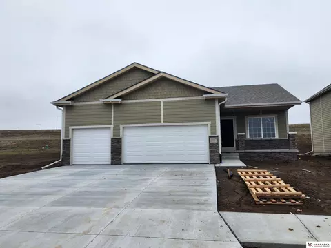 15967 Kempten Creek Dr, Bennington, NE 68007