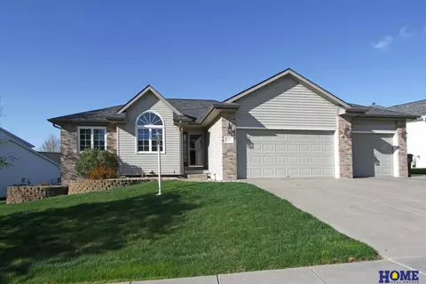 5747 NW 11th St, Lincoln, NE 68521