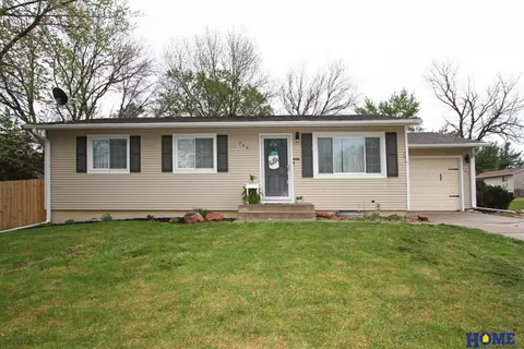 745 Applewood Dr, Eagle, NE 68347