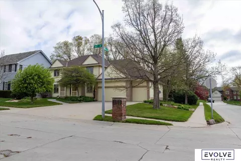 433 S 161st St, Omaha, NE 68118