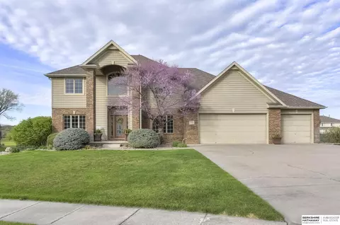 17514 Riviera Dr, Omaha, NE 68136