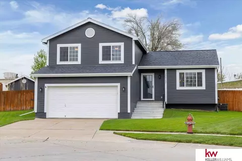 20922 Maple Cir, Gretna, NE 68028