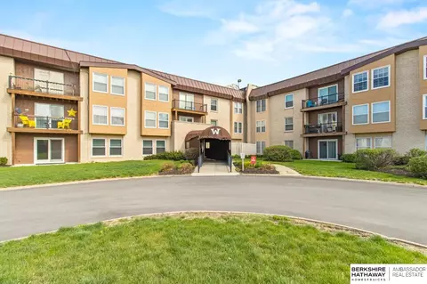 12727 W Dodge Rd #116B, Omaha, NE 68154