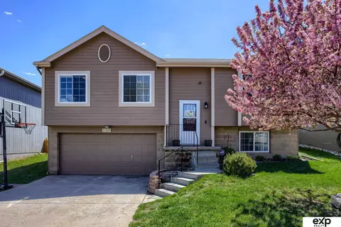 17019 Boyd St, Omaha, NE 68116