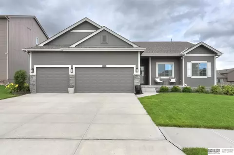 16602 Hanover St, Bennington, NE 68007