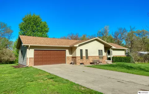 6445 S 50th St, Omaha, NE 68117
