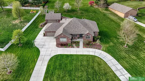 16308 Woodland Dr, Omaha, NE 68136