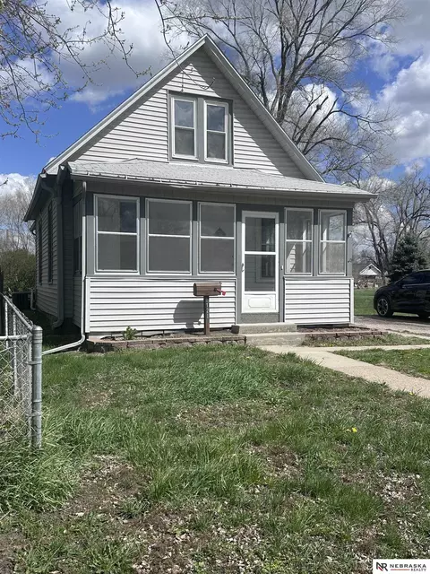 5121 N 17th St, Omaha, NE 68110
