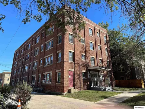 1630 H St #D2, Lincoln, NE 68508