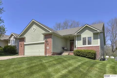 10308 Brentwood Dr, La Vista, NE 68128