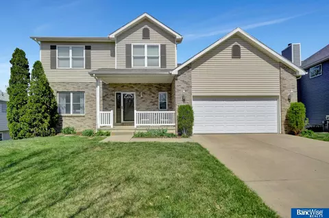 3750 El Paso Dr, Lincoln, NE 68516