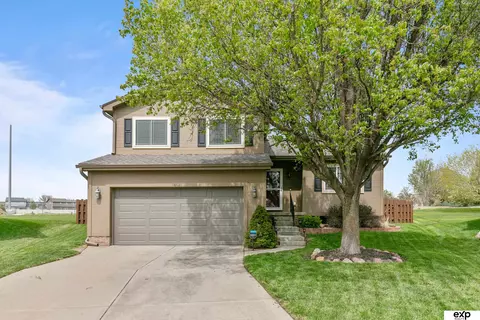 18620 T Cir, Omaha, NE 68135
