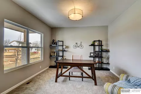 18465 Palisades Dr, Omaha, NE 68136