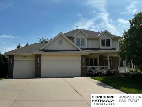 511 Deer Run Ln, Papillion, NE 68046