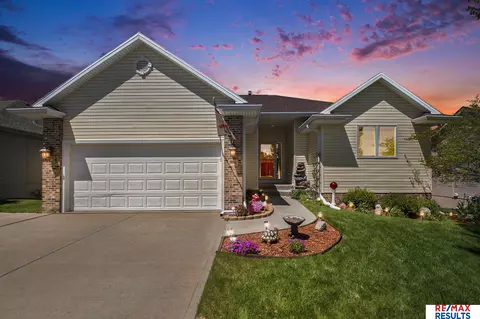 16414 Greenleaf St, Omaha, NE 68136