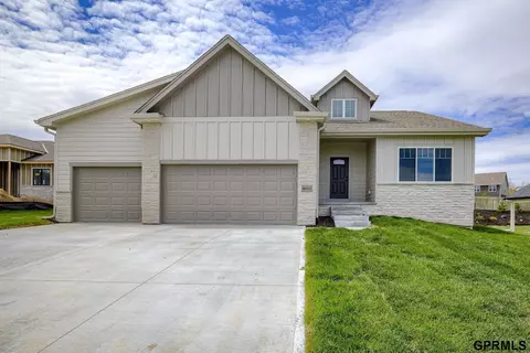 8022 S 184 Ter, Omaha, NE 68136
