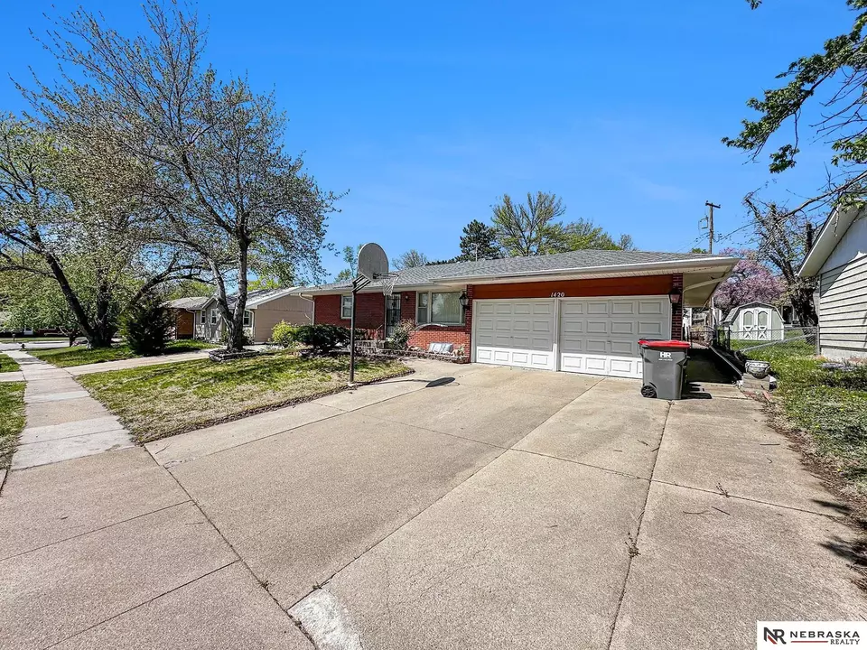  1420 Fairfield St, Lincoln, NE 68521 photo 2