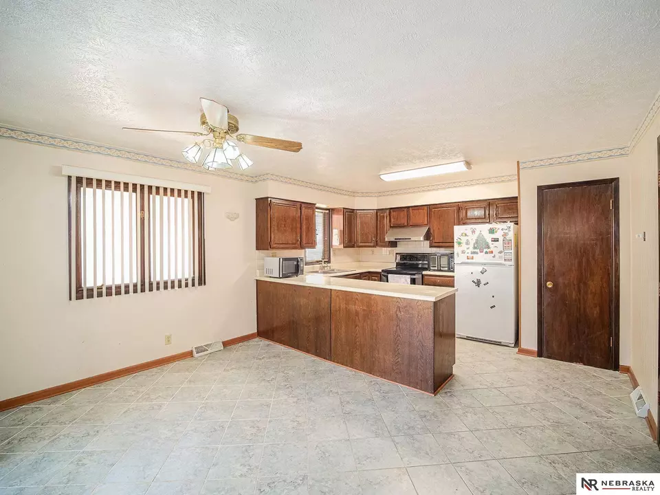  1420 Fairfield St, Lincoln, NE 68521 photo 8
