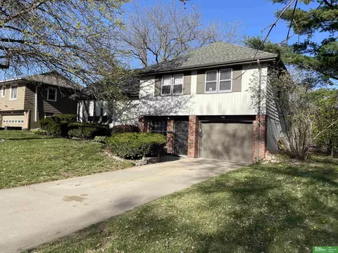 811 Tipperary Dr, Papillion, NE 68046