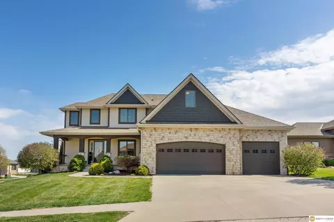 20803 Woolworth Ave, Elkhorn, NE 68022