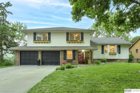 2004 Mayfair Dr, Omaha, NE 68144