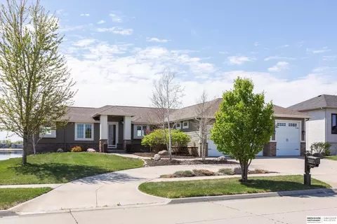 26609 Taylor St, Valley, NE 68064