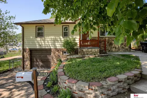 2616 N 71 St, Omaha, NE 68104