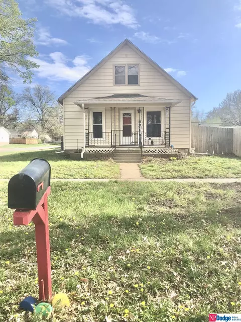 6445 Benton St, Lincoln, NE 68507