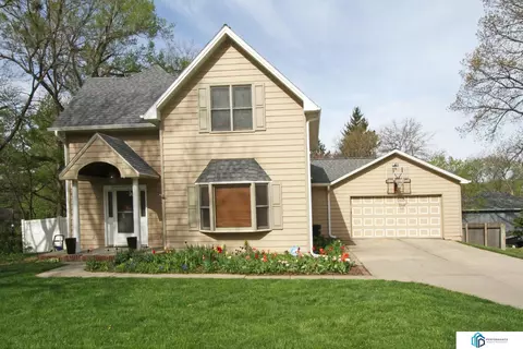 3827 S 40th St, Lincoln, NE 68506