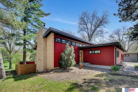 342 S 50th St, Lincoln, NE 68510