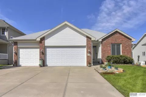 8104 S 166th St, Omaha, NE 68136