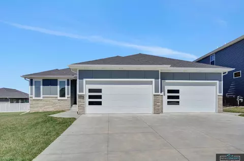 7310 Swiss Alps Ave, Lincoln, NE 68516