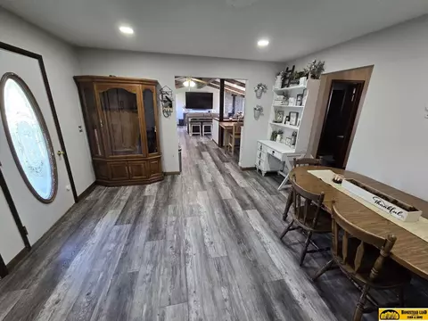 10131 E Lilac Rd, Beatrice, NE 68310 photo 3