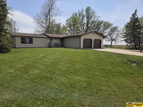 10131 E Lilac Rd, Beatrice, NE 68310 photo 2
