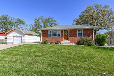5474 Francis St, Lincoln, NE 68504