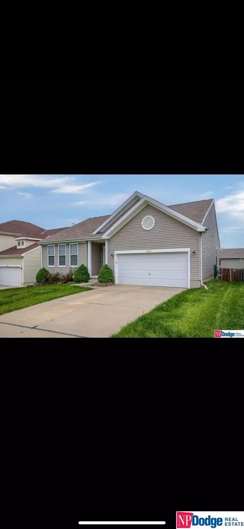 7451 N 90th St, Omaha, NE 68122
