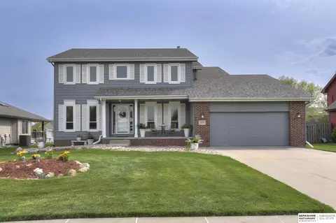 2129 Franklin Dr, Papillion, NE 68133