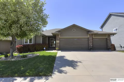 9208 S 173rd St, Omaha, NE 68136