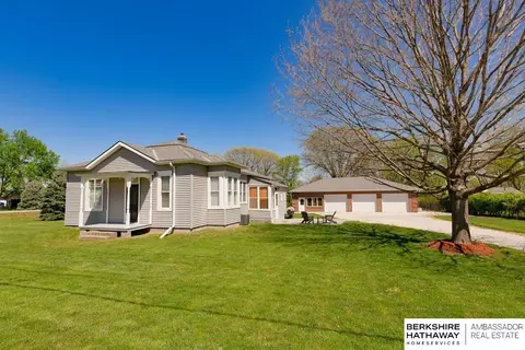 219 N 11th St, Fort Calhoun, NE 68023