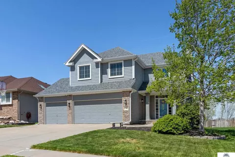 17314 Pierce Cir, Omaha, NE 68130