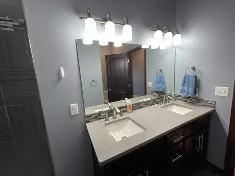 Bath - 2305 Lothrop Lake Cir, Crete, NE 68333 photo 5 of 10