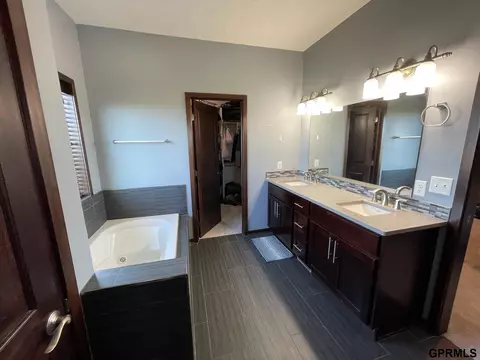 Bath - 2305 Lothrop Lake Cir, Crete, NE 68333 photo 2 of 10