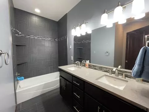 Bath - 2305 Lothrop Lake Cir, Crete, NE 68333 photo 6 of 10
