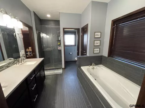 Bath - 2305 Lothrop Lake Cir, Crete, NE 68333 photo 3 of 10