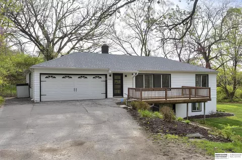 9929 Calhoun Rd, Omaha, NE 68112