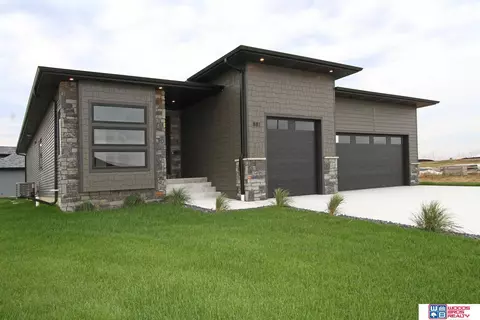 881 Cottonwood Ln, Ashland, NE 68003