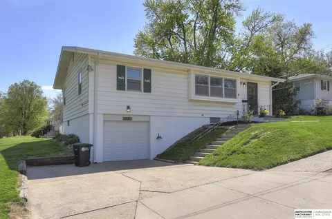 7751 Hamilton St, Omaha, NE 68114