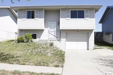 2030 NW 57th St, Lincoln, NE 68528